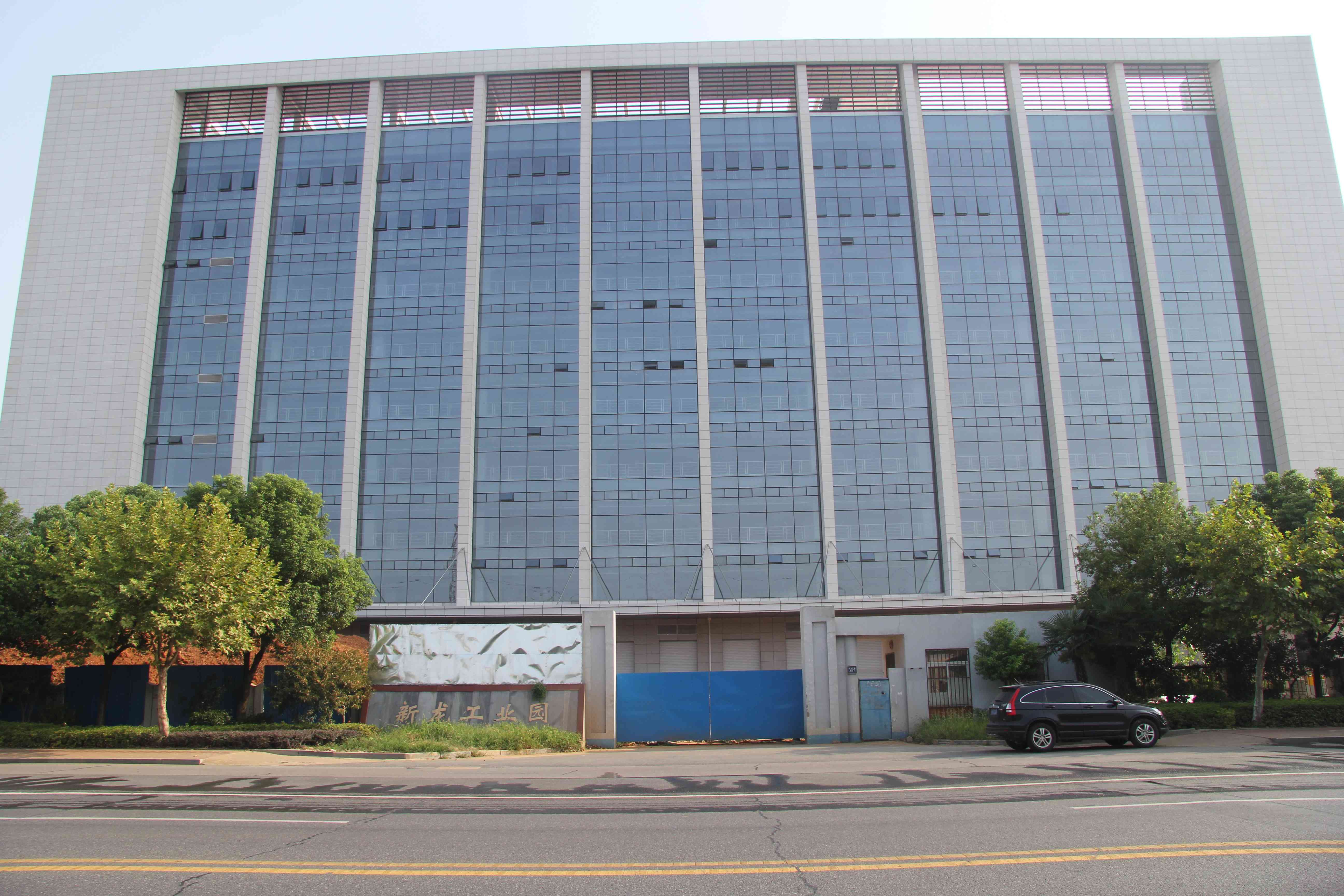 新龙药业幕墙_01